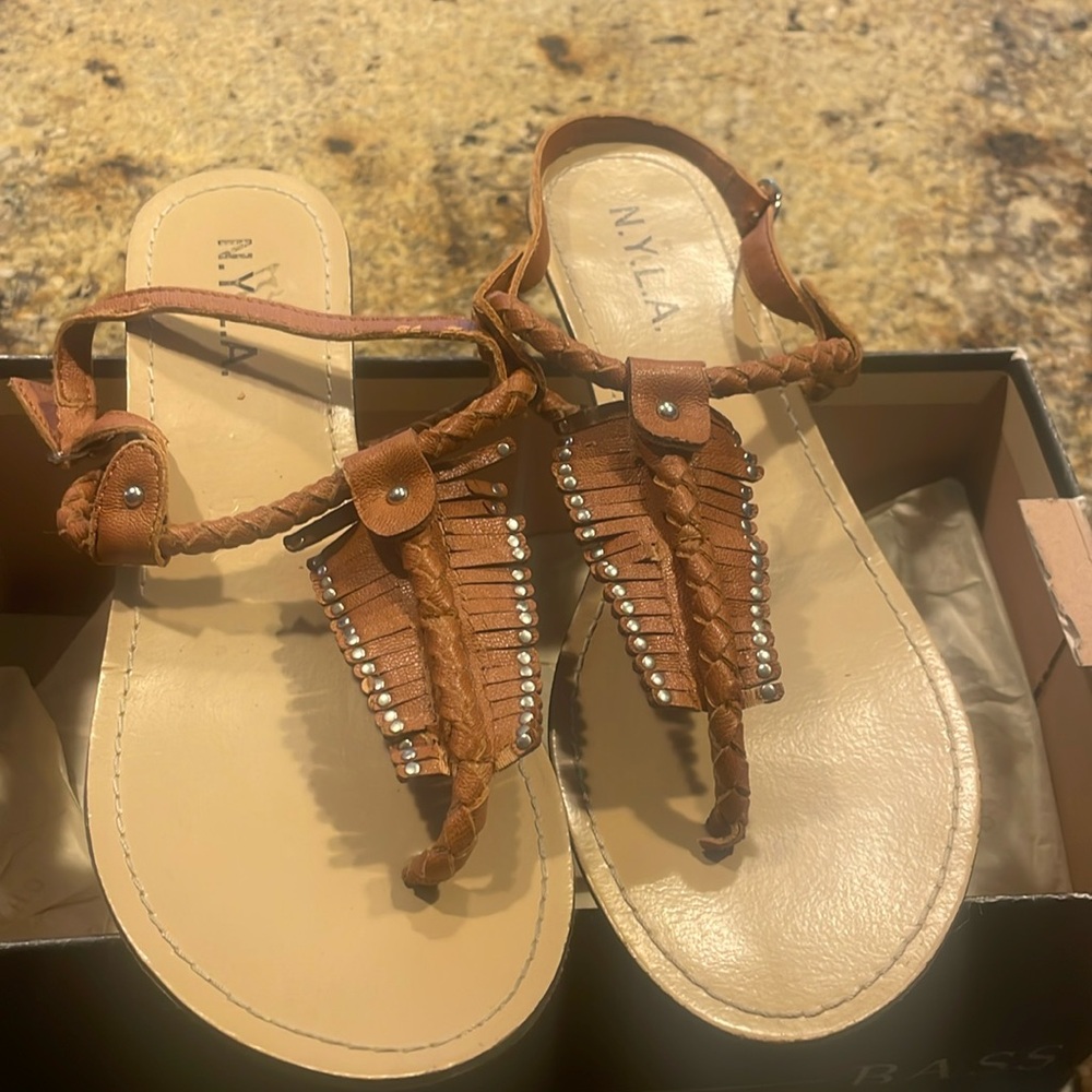 N.Y.L.A. Sandals brown leather thong sandals